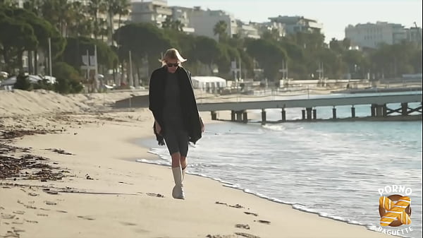 Anouk est toute excitée pour sa première anale filmée !