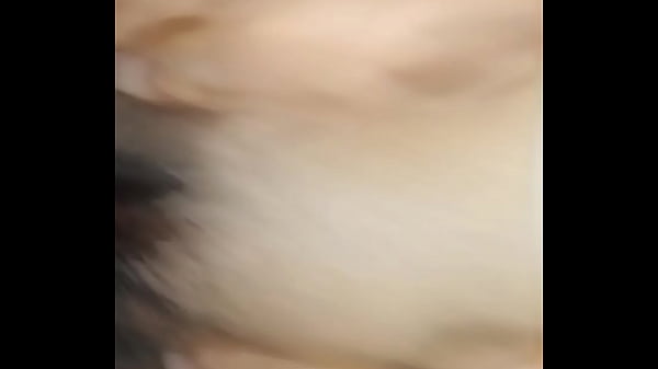 Patas al hombro y grita de placer