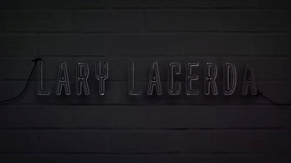 VAZOU NA NET 9VINHAS DANDO PRA VIZINHO DOTADO, UMA DEU A BOCETINHA E A OUTRA O CUZINHO