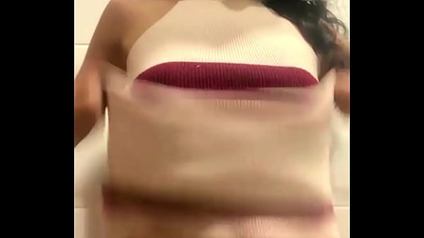 Flaquita Ganímedes mexicana se mete al baño de su trabajo para mandarme nudes