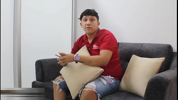 Mi padrastro me regala de cumpleaños una noche con una hermosa prostituta para que me quite la virginidad PARTE 1