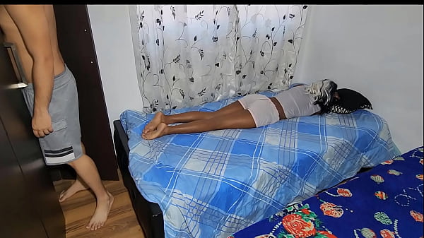 Morena excesivamente buenona es follada por el mejor amigo de su novio mientras cogen de lo mas rico termina llegando su amigo y todo tomo un entorno peligroso y malo – Latina ninfomana adicta al sexo.