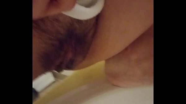 Skinny Asian with nice pussy pees in a sink