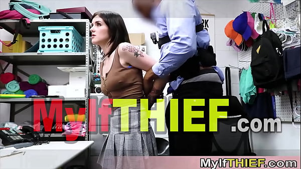 Cute shoplifter asked her stepmom to help but things got escalated real quick