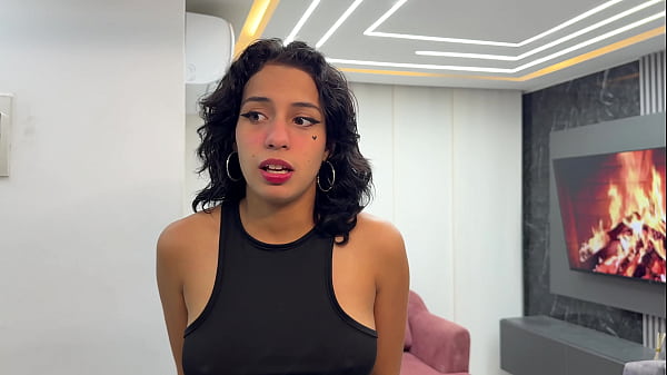 El regreso de GabrielaFoxx. La linda GabrielaFoxx vuelve para que me le siga comiendo ese rico y apretado coño.