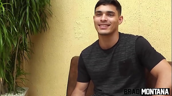 Mulata do rabo gigante, Bombom gozou fodendo com fã e pediu pra botar no cuzinho sem pena no pelo!