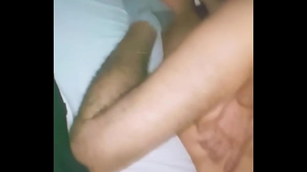 Su esposa pega un grito de placer mientras monto su enorme culo, (el cornudo me pide que me la siga culeando así de rico)