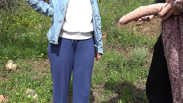 American tourist is Saudi Arabia is SHOCKED !!! Sextoy dealer offers her a second hand dildo to gape her pussy??!!!