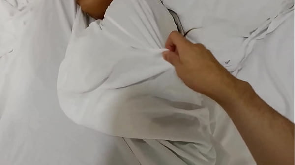 DESPIERTO A MI MADRASTRA PARA METER MI VERGA EN SU COÑO