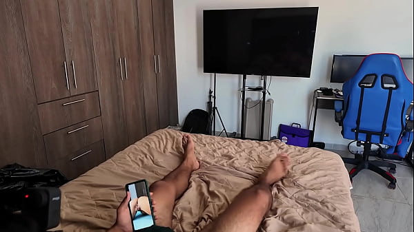 INDIA DE CULO ENORME Y ROSTRO HERMOSO SACA LECHE CON SU COÑO PARA TRAGAR