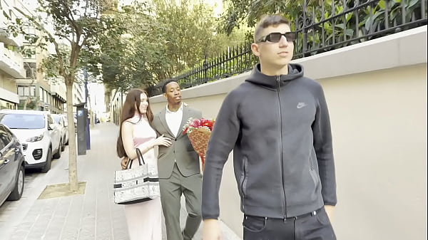 Jesús Reyes comparte a su esposa Mary Rock con su escolta el día de su boda doble penetración interracial