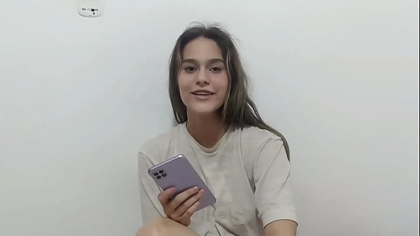 LINDA CHICA LLEGA A MI CUARTO CON GANAS DE FOLLAR ME SACA LA LECHE BIEN RICO SEXO DURO DESCOMPLICADO – PORNO CASERO EN ESPANOL