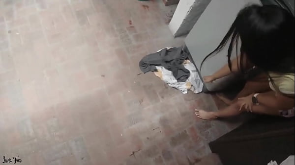 Mi hermanastra caliente hace una mamada impresionante