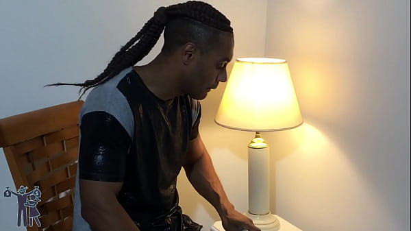 Vecino aprovechó el defecto de la ducha para llevarse a la vecina y ducharse (subtítulos en español)