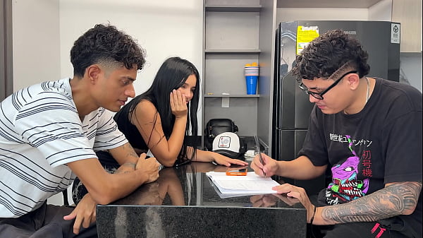 Me aprovecho de mujer sin trabajo y busco la excusa de obligarla a tener sexo duro a cambio de la oferta laboral.