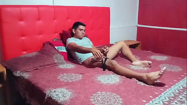 I masturbate with my stepmom’s panties to smell her pussy, but I was surprised