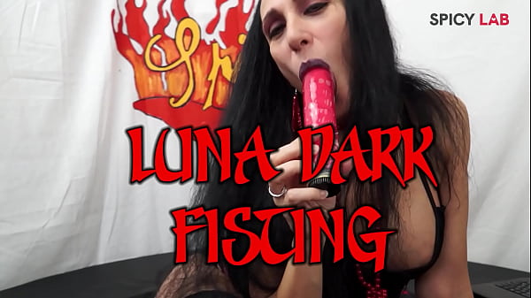 Luna Dark masturbation and fisting