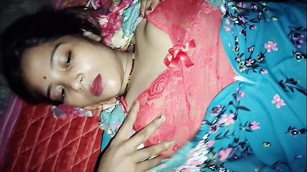 “Raat Mein Chhat Par Bhabhi – Chaandni Mein Chhupi Jawaani!”