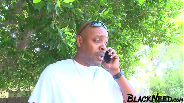 Ebony Masseuse Gets A Big Facial From A BBC