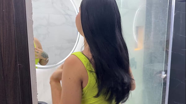 Sexo duro con mi hermanastra antes de una buena fiesta con su novio.