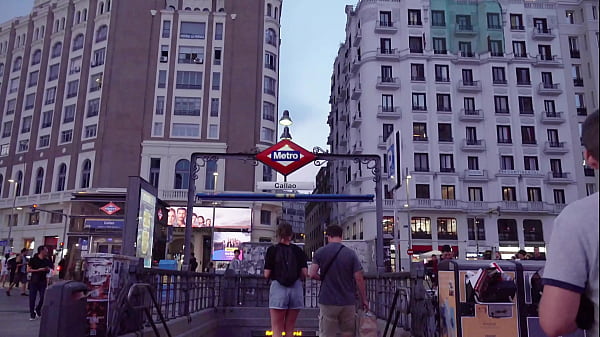 Me follo a una chica ramdon que me encuentro por la calle y la detono bien duro