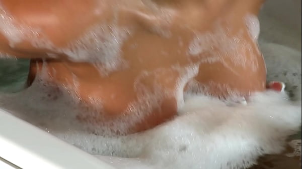 Natally Gold Gets Hard Fucked by a Big Dick in Her Bathtub