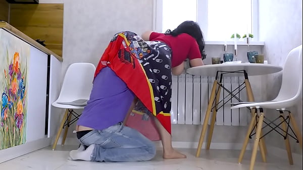 Quick anal sex with stepmom before lunch