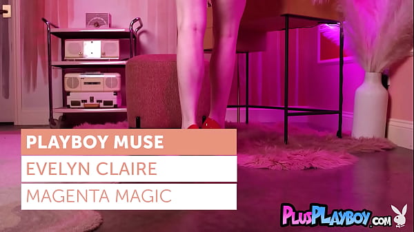 Sweet Evelyn Claire exposing sexy body and babe enjoyed sexy posing session