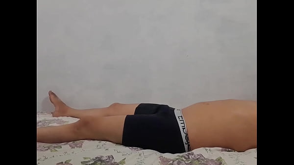 ESTABA TOMANDO UNA SIESTA Y LA CACHONDA DE MADRASTRA ME DESPIERTA CON UNA MAMADA