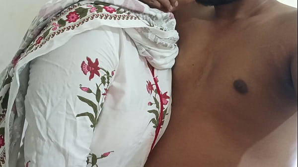 I got a chance to fuck my beautiful desi girlfriend hen no one was at home village horney girl fuck in clear hindi audio